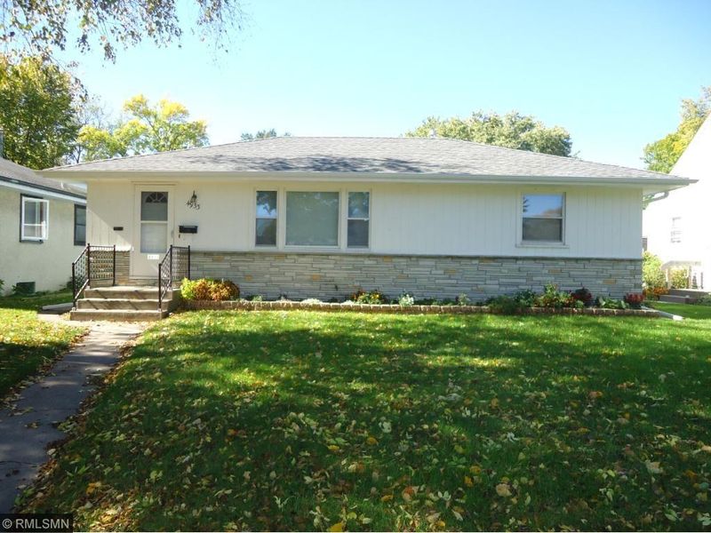 4933 Queen Ave N, Minneapolis, MN 55430