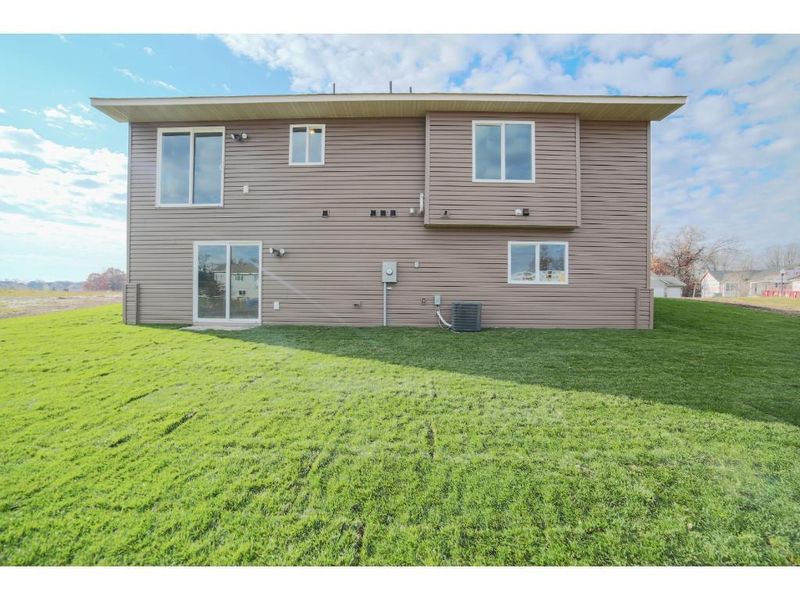 25609 12th St W, Zimmerman, MN 55398