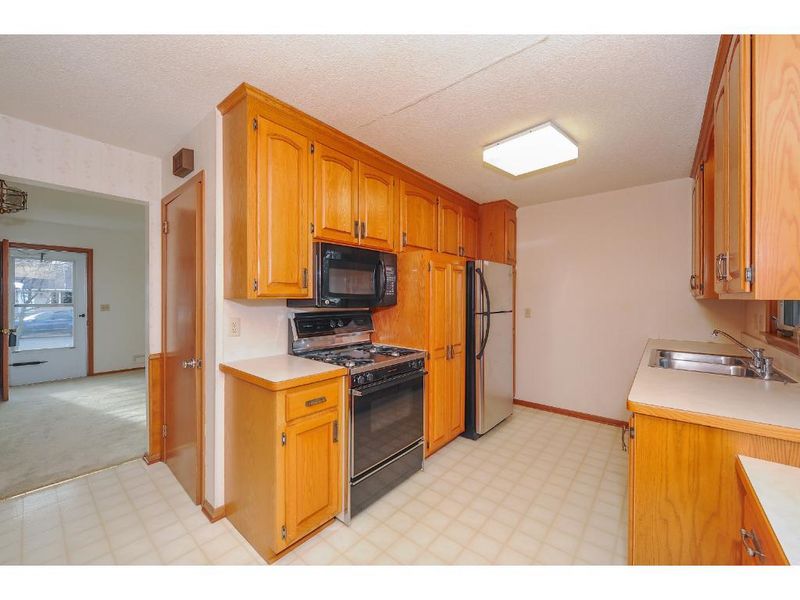 11217 Ewing Cir S, Bloomington, MN 55431