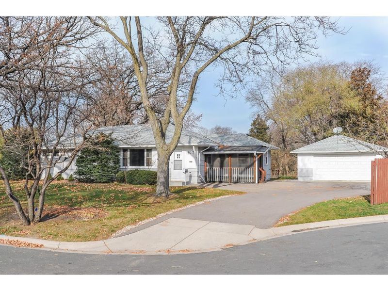 11217 Ewing Cir S, Bloomington, MN 55431