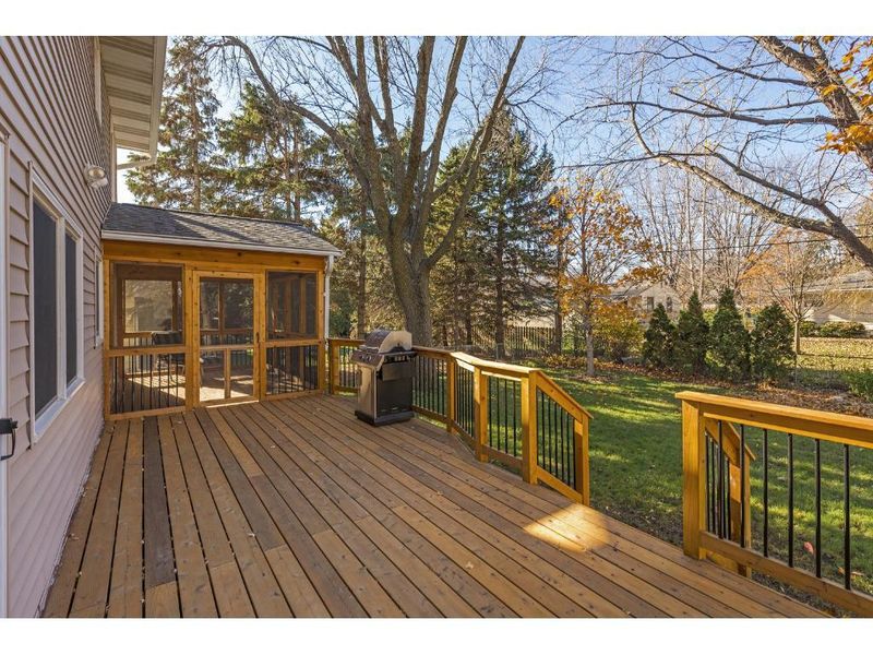 1907 Merrill St, Roseville, MN 55113