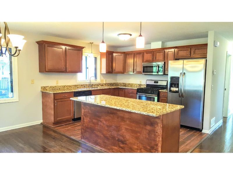 371 Schletty Ln, West Saint Paul, MN 55118