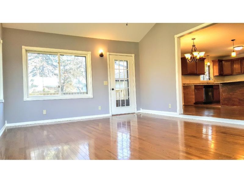 371 Schletty Ln, West Saint Paul, MN 55118