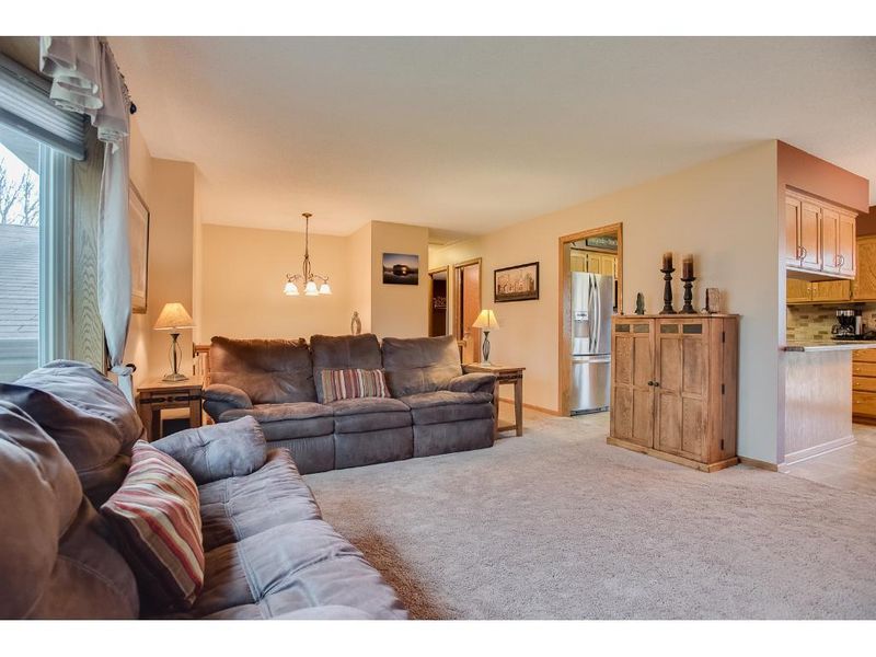 2316 Helena Rd N, Oakdale, MN 55128