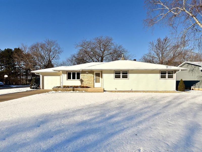 527 Holt Ave NW, Elk River, MN 55330