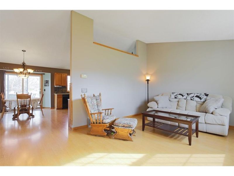 15981 Garrett Ct, Apple Valley, MN 55124