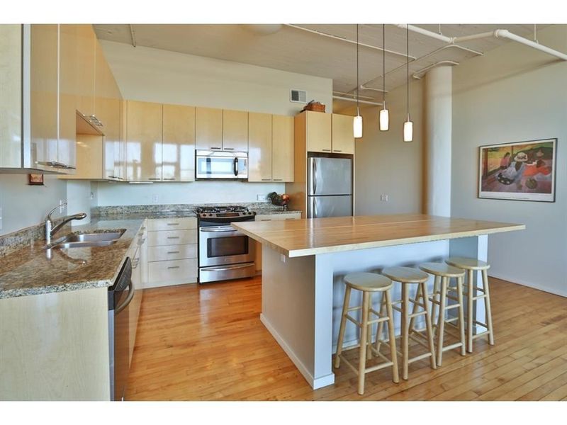 290 Market St #406, Minneapolis, MN 55405