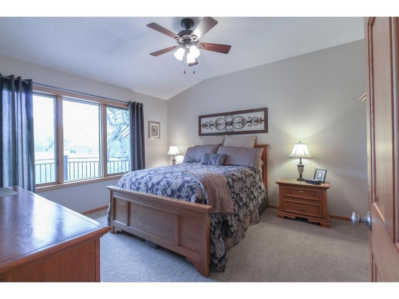 1705 Green Crest Dr, Victoria, MN 55386
