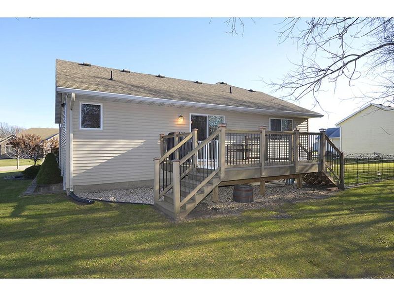 1390 Greenleaf Rd, Owatonna, MN 55060