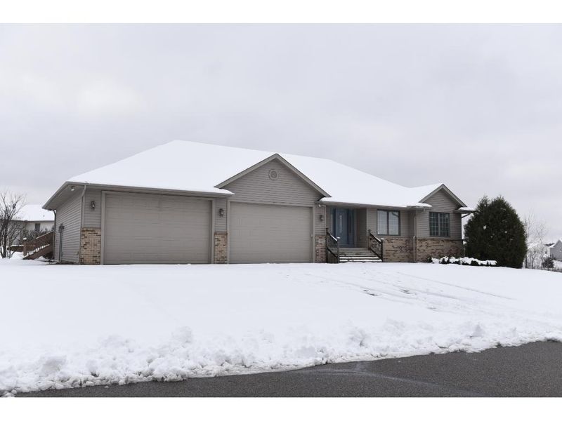642 Elins Lake Rd SE, Cambridge, MN 55008