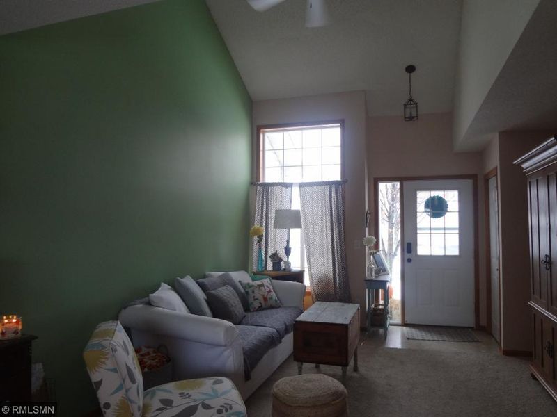 21034 Bridle Pass Dr, Forest Lake, MN 55025