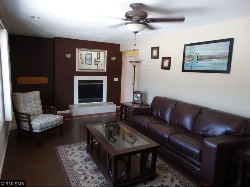 7600 Regent Ave N, Brooklyn Park, MN 55443