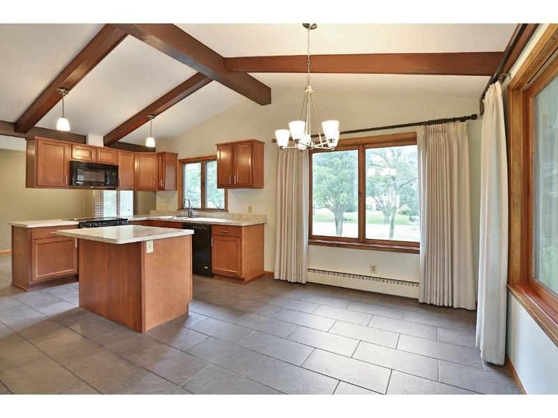 325 Brooks Ave E, Little Canada, MN 55117
