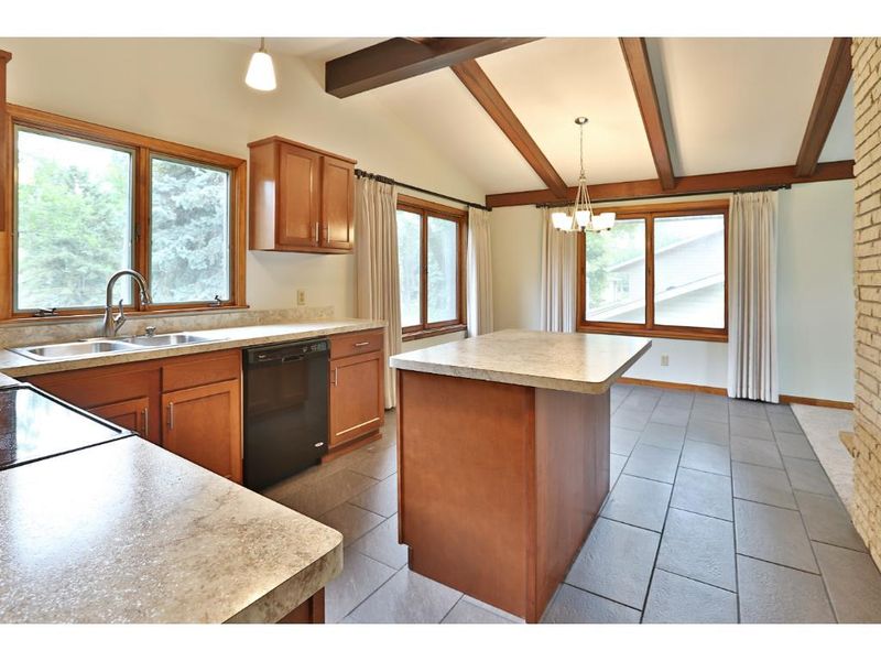 325 Brooks Ave E, Little Canada, MN 55117