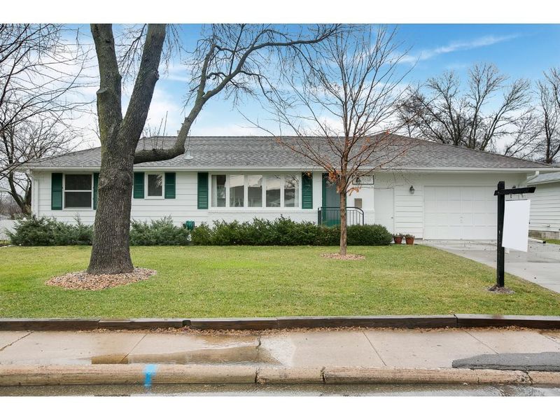 9533 Nicollet Ave S, Bloomington, MN 55420