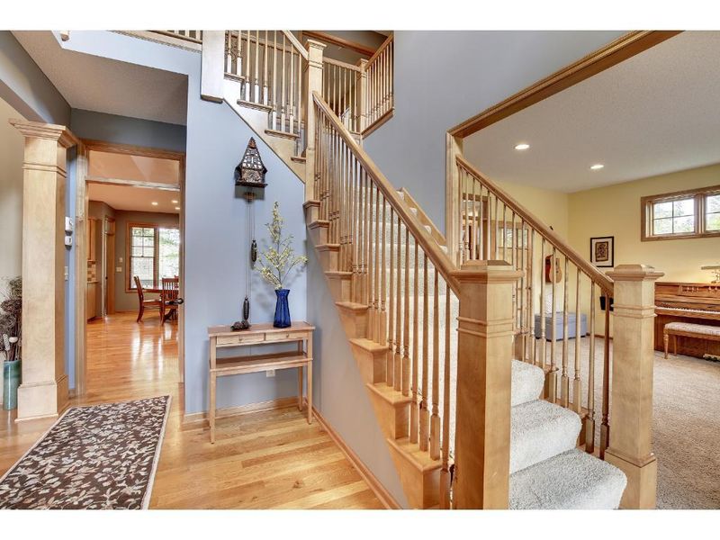 370 Board Cir, Mahtomedi, MN 55115