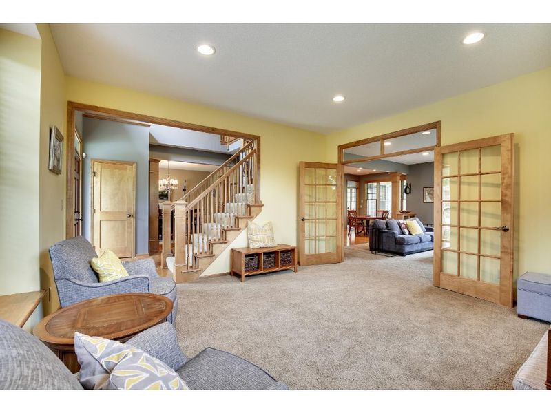 370 Board Cir, Mahtomedi, MN 55115