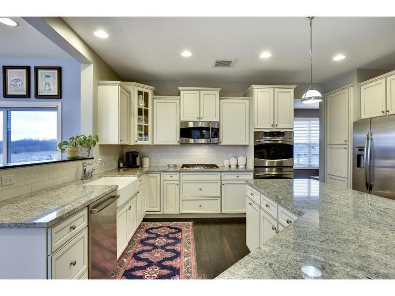 1690 Mayapple Ps N, Chanhassen, MN 55317