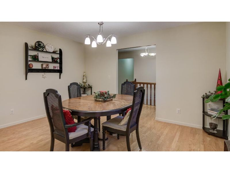 290 Cimarron Rd, Apple Valley, MN 55124