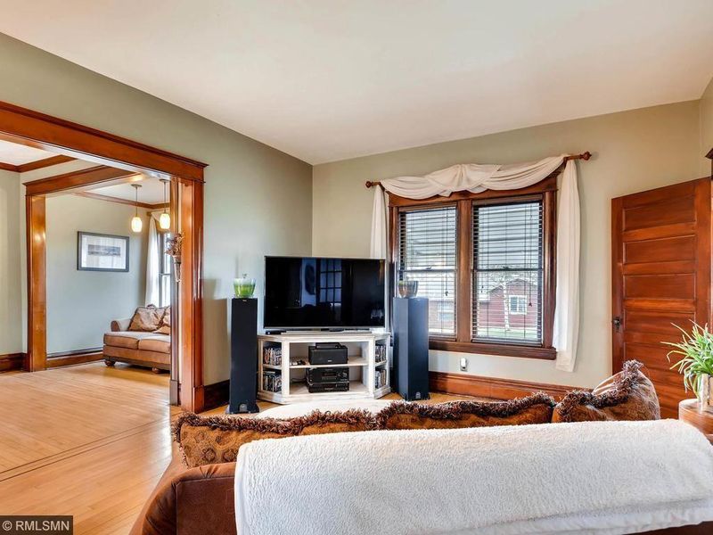457 6th St N, Bayport, MN 55003