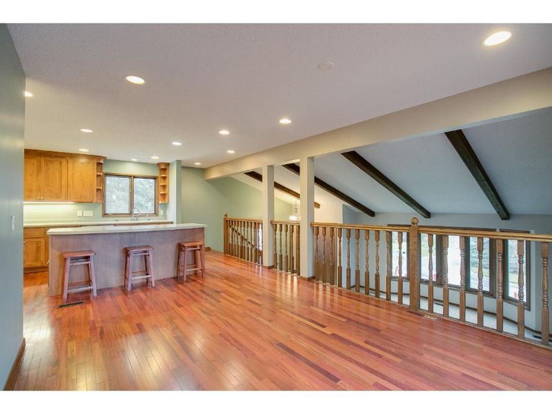15201 Crystal Lake Ter, Burnsville, MN 55306