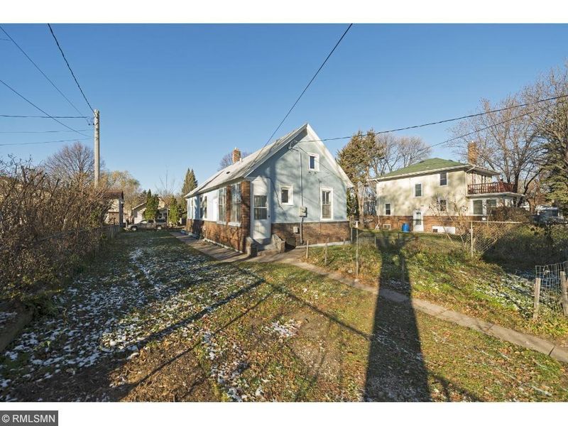 976 Albemarle St, Saint Paul, MN 55117