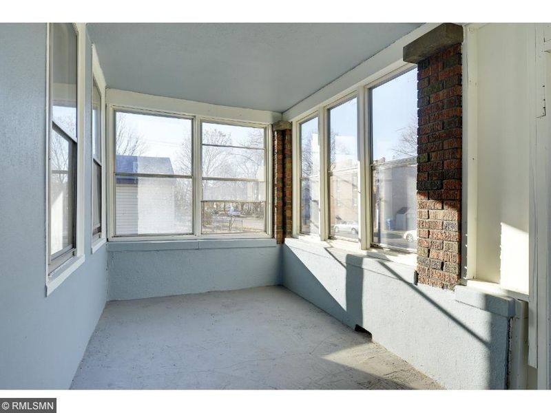 976 Albemarle St, Saint Paul, MN 55117