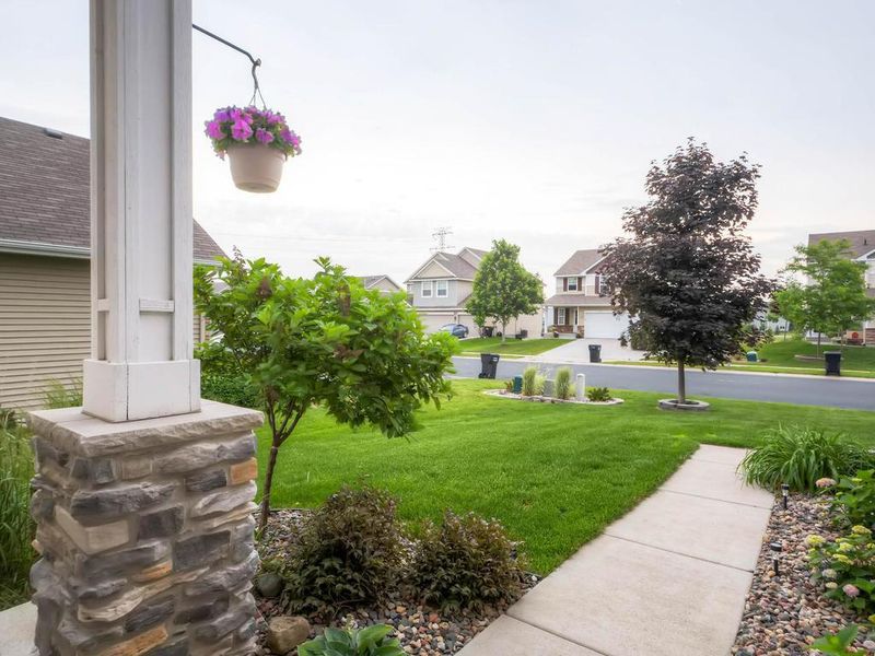 136 Dongola Ln, Shakopee, MN 55379