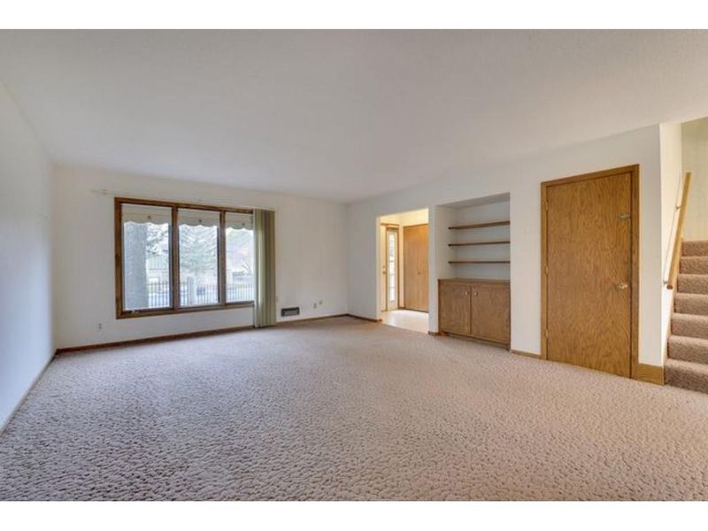 112 Windsor Ct, New Brighton, MN 55112