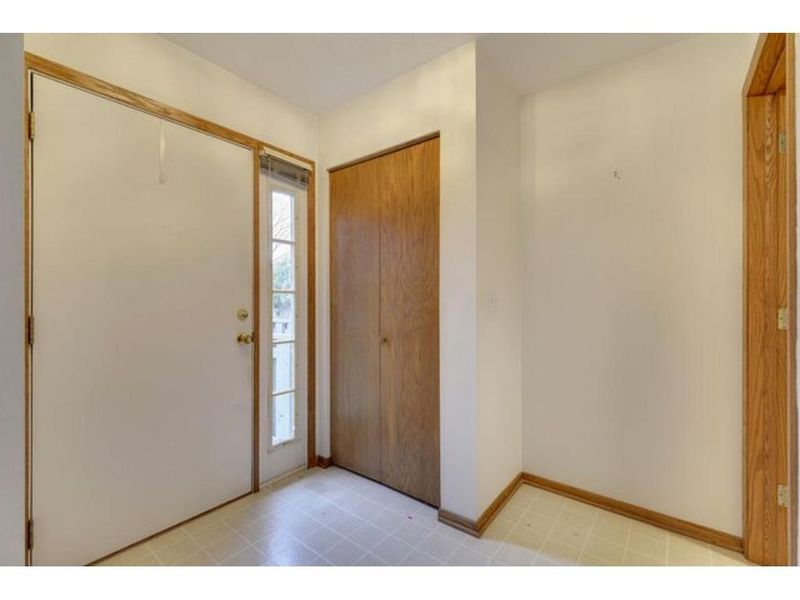 112 Windsor Ct, New Brighton, MN 55112
