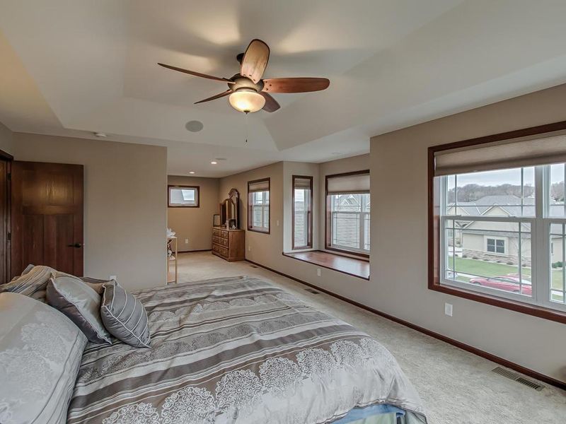 871 Beach Rd, Waconia, MN 55387