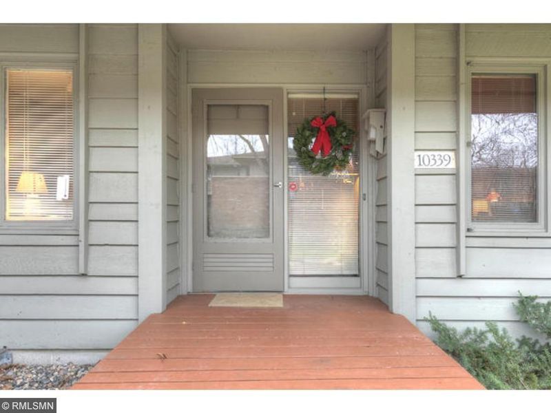 10339 Scarborough Rd, Bloomington, MN 55437