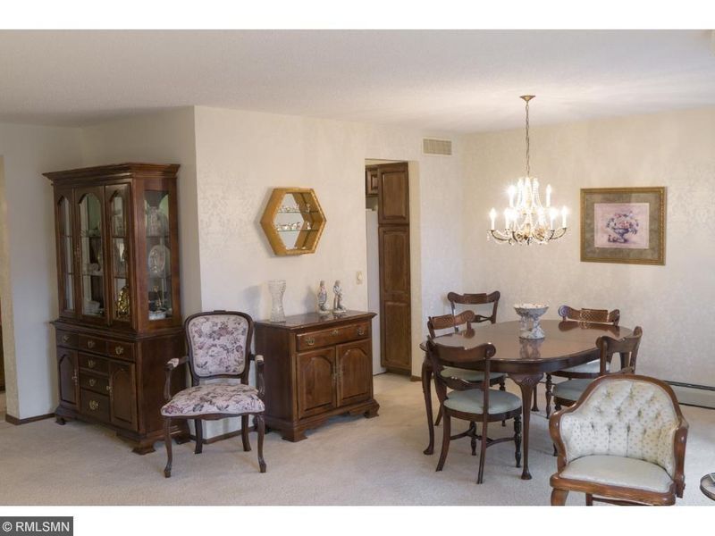 7220 York Ave S #306, Edina, MN 55435