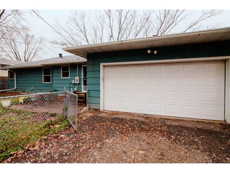 3564 Oak Ter, White Bear Lake, MN 55110