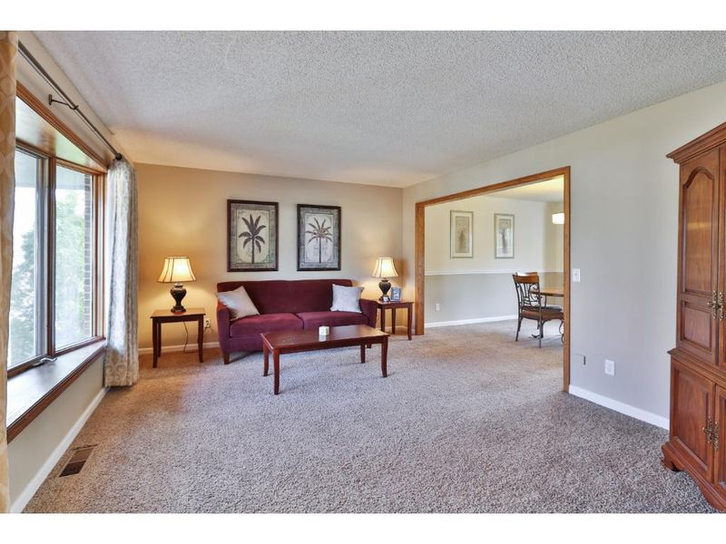 5219 W 113th St, Bloomington, MN 55437