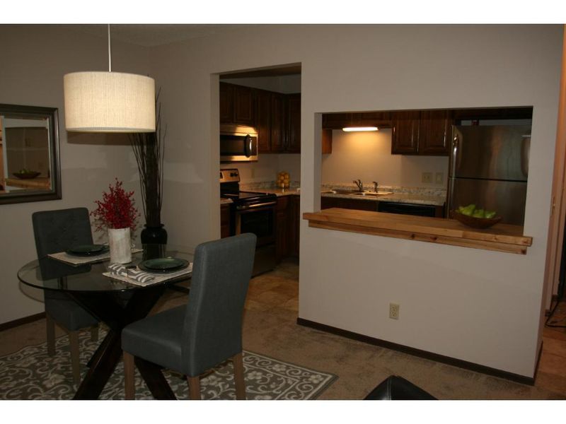 10451 Greenbrier Rd #113, Minnetonka, MN 55305
