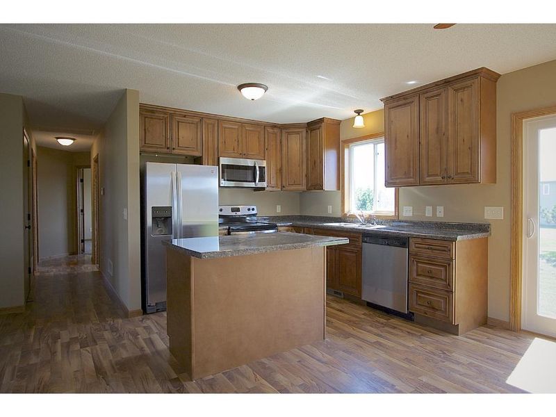 2173 11th Ave S, Cambridge, MN 55008