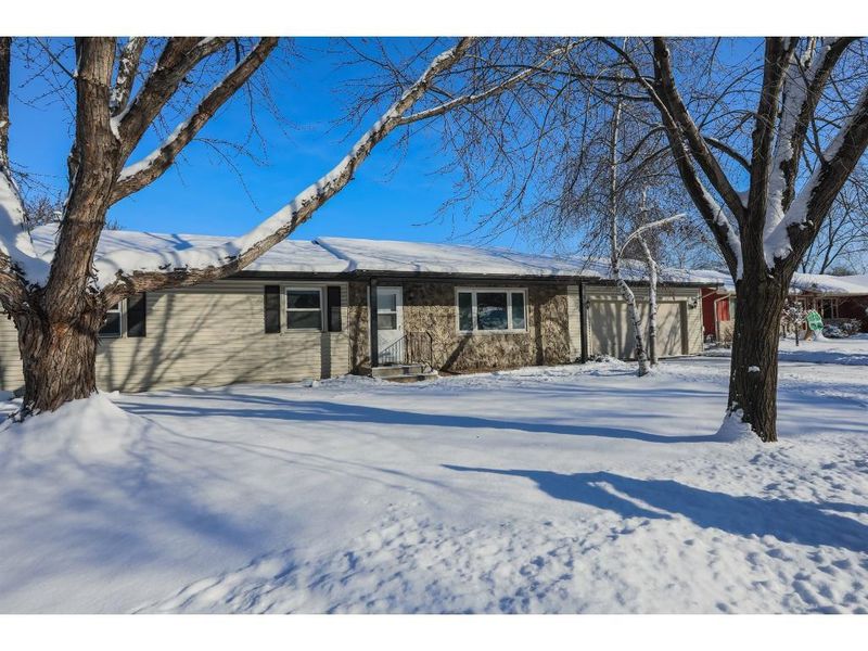 1321 Carlson Lake Ln, Eagan, MN 55123