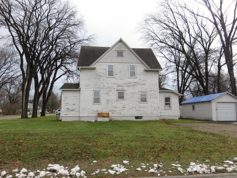 1011 Nevada Ave, Morris, MN 56267