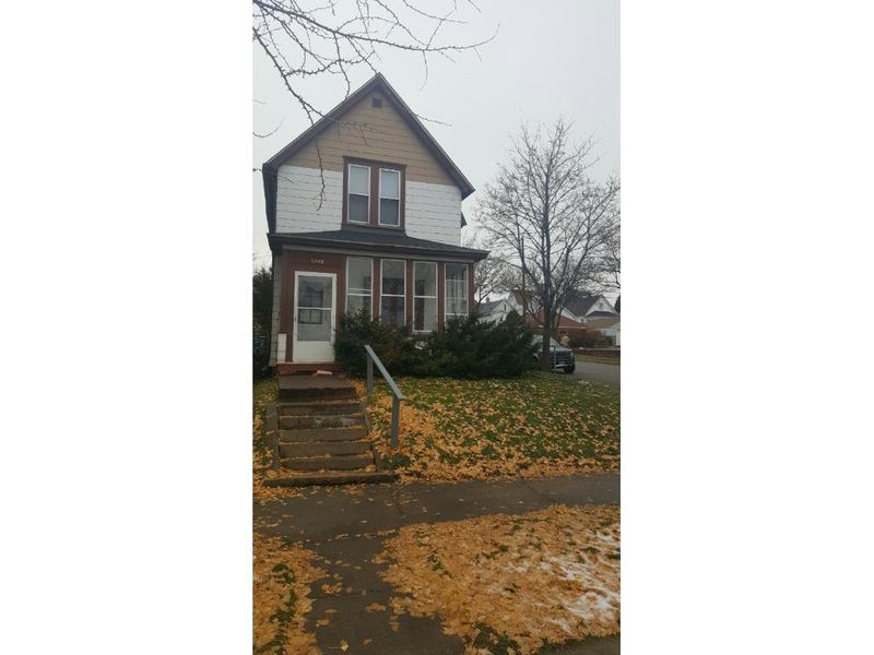 1099 Woodbridge St, Saint Paul, MN 55117