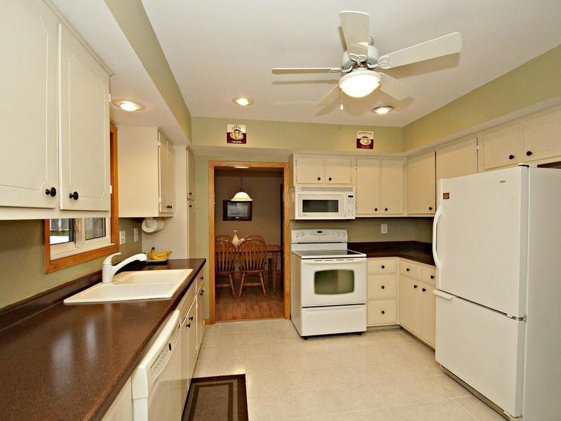 413 E 100th St, Bloomington, MN 55420
