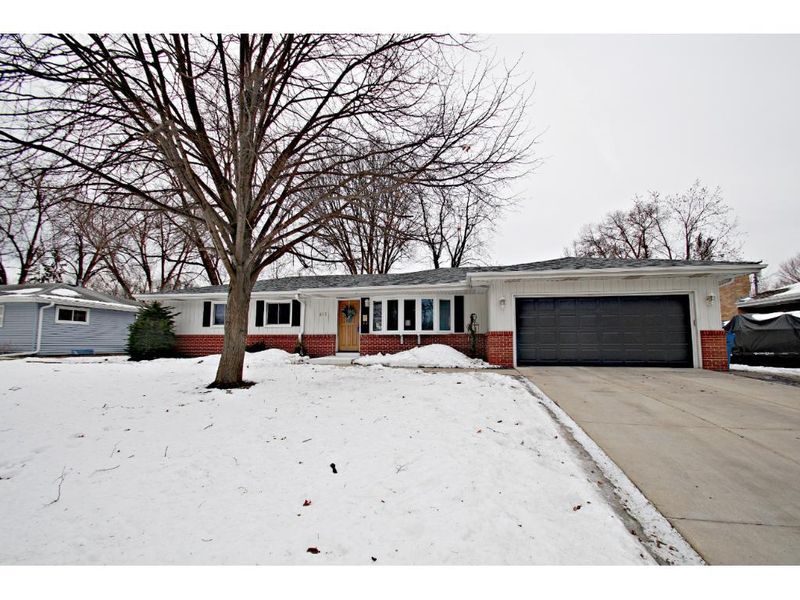 413 E 100th St, Bloomington, MN 55420
