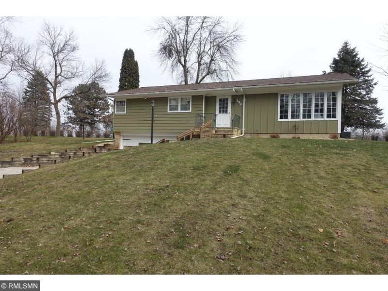 430 Edgewood Dr, Glencoe, MN 55336