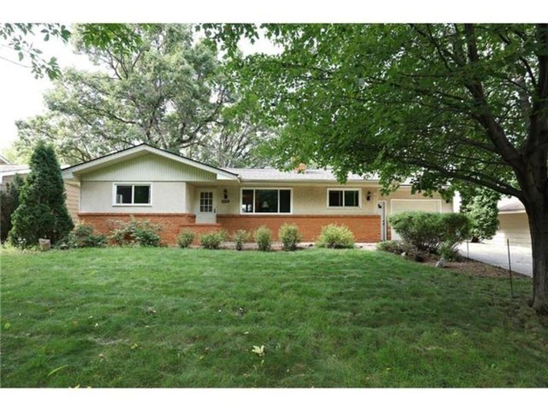 5546 Regis Dr NE, Fridley, MN 55432