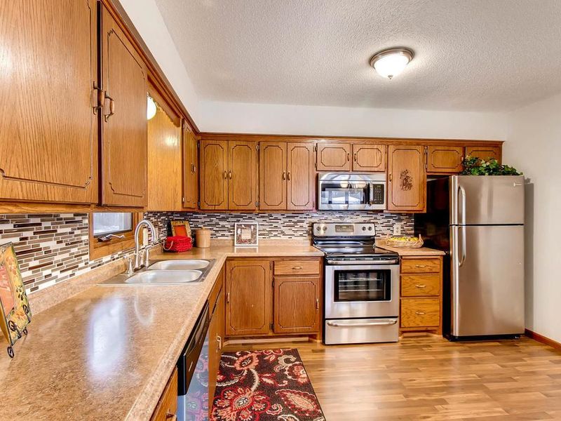 820 Gates Ave NW, Elk River, MN 55330