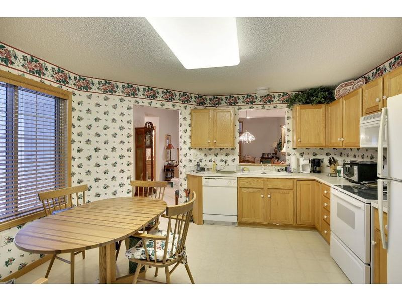 10879 Lexington Dr, Eden Prairie, MN 55344