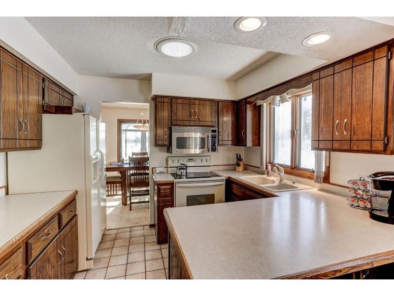 6907 Hillcrest St SE, Prior Lake, MN 55372