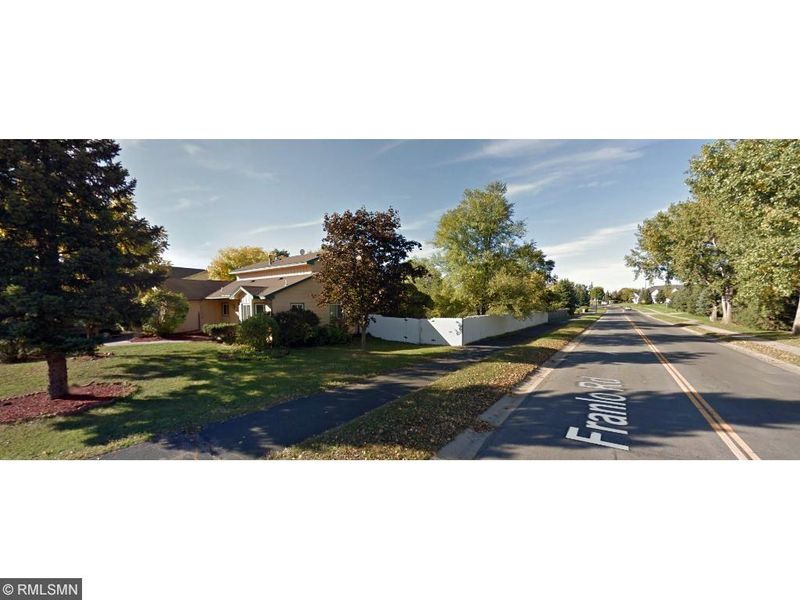 10418 Lee Dr, Eden Prairie, MN 55347