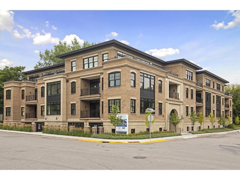 240 Minnetonka Ave S #301, Wayzata, MN 55391