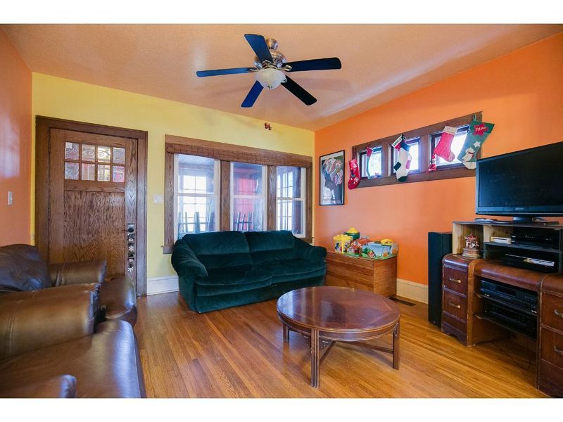 16 Geranium Ave E, Saint Paul, MN 55117